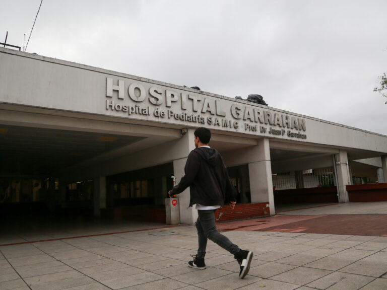 El Gobierno busca desaforar a 10 gremialistas del Hospital Garrahan; trabajadores denuncian presiones