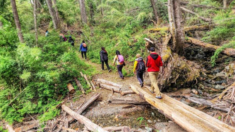 Descubre Trekking y Gastronomía Casera en el Lago Krugger, cerca de Esquel