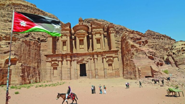 Petra: La fascinante ciudad tallada que jamás fue completamente habitada