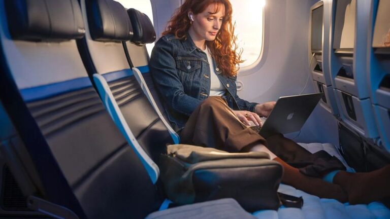 Viajes Largos: ¡Transforma tus Tres Asientos de Economy en una Cama!