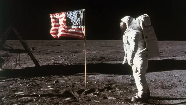 Buzz Aldrin en la superficie lunar