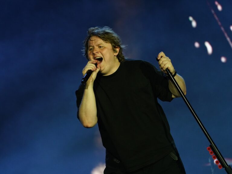 Lewis Capaldi conquista Argentina en un debut inolvidable