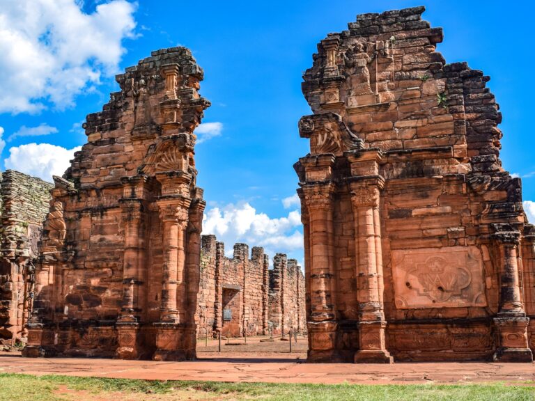 Descubre la Fusión de Historia y Fe en Misiones
