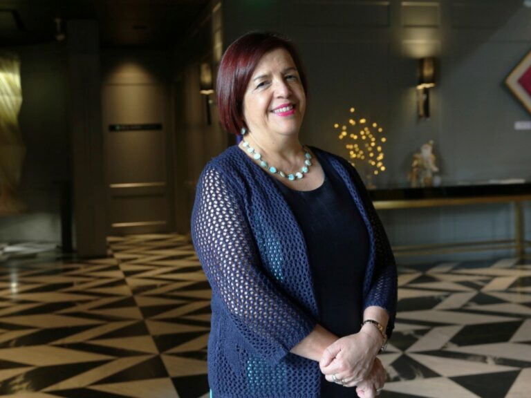 La Médica Argentina que Sorprendió a la Corona Británica