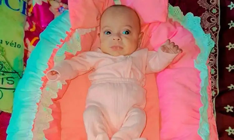 Emilia bebé prematura