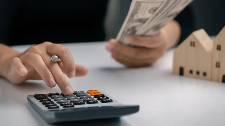 Alquilar en Argentina es cada vez más caro: cuántas familias ya se endeudan para cubrir gastos básicos