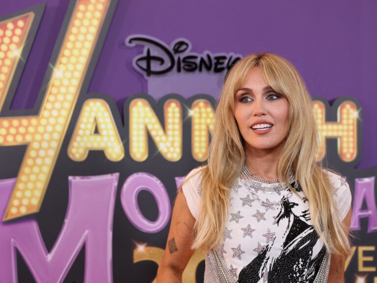 Celebrando 20 Años de Hannah Montana: La Serie que Catapultó a Miley Cyrus y Transformó el Pop