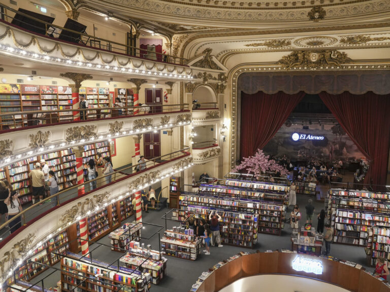 Descubre el Rincón Secreto de la Librería Más Hermosa del Mundo