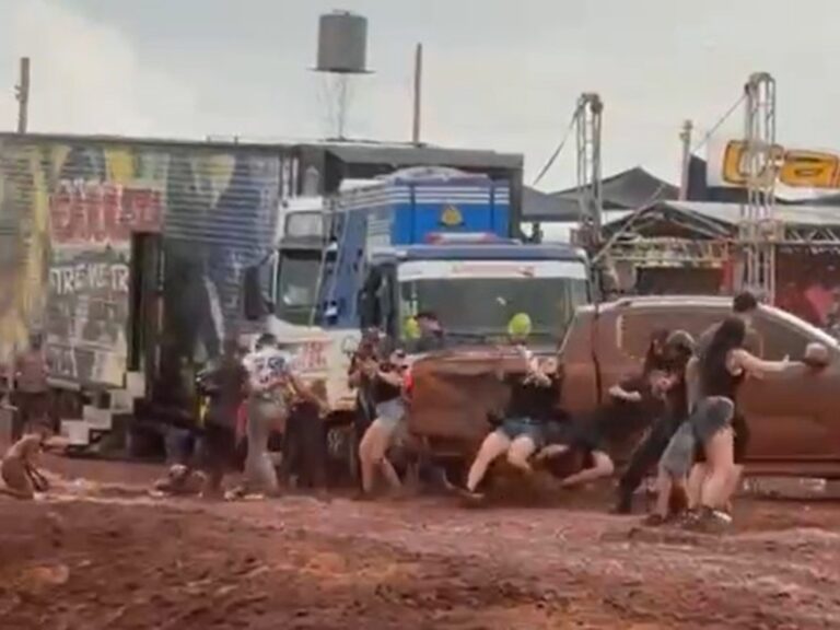 Camioneta pierde control y embiste al público en exhibición de trompódromo