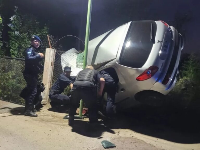 Joven de 19 años pierde la vida en accidente al chocar contra un poste