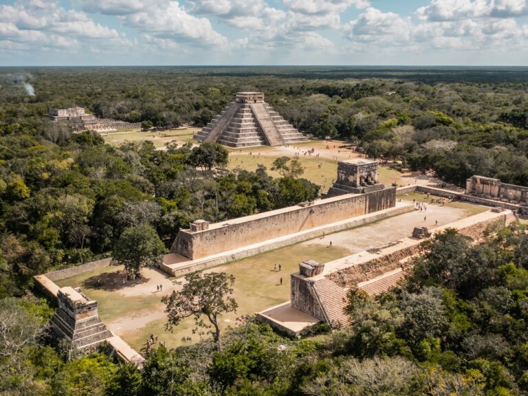 Descubre la Ruta Maya: Aventura y misterio en selvas, pirámides y tesoros de México, Guatemala, Honduras y Belice