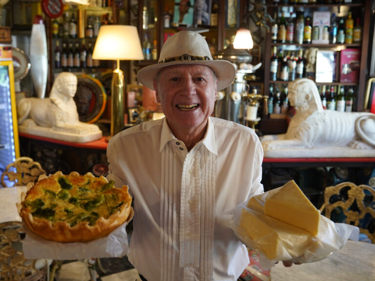Vicente López celebra 80 años de una fiambrería legendaria, famosa por sus tartas y queso cuartirolo ‘como los de antes’