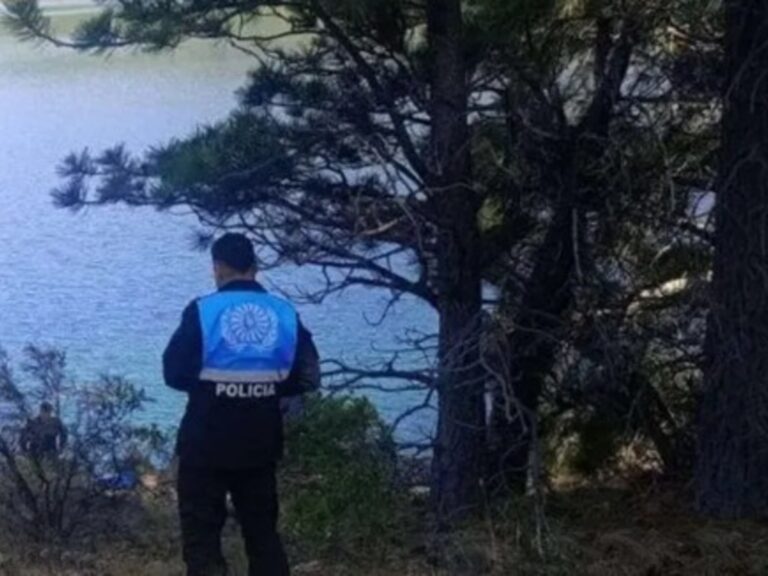 Tragedia en el Lago Epuyén: Un hombre muere tras el vuelco de dos veleros