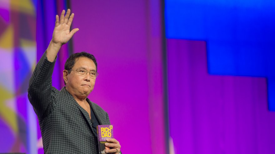 Robert Kiyosaki, autor de 'Padre Rico, Padre Pobre', dando consejos de inversión
