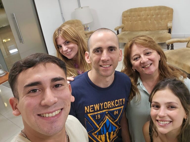 Nahuel Gallo regresa a Argentina y habla por primera vez tras la visita de su familia