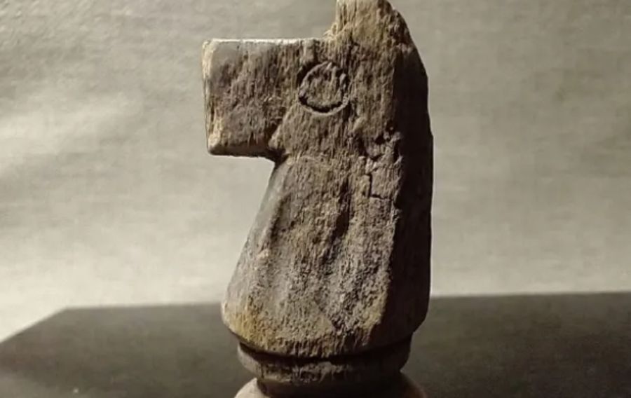 Caballo de ajedrez hallado en San Pedro