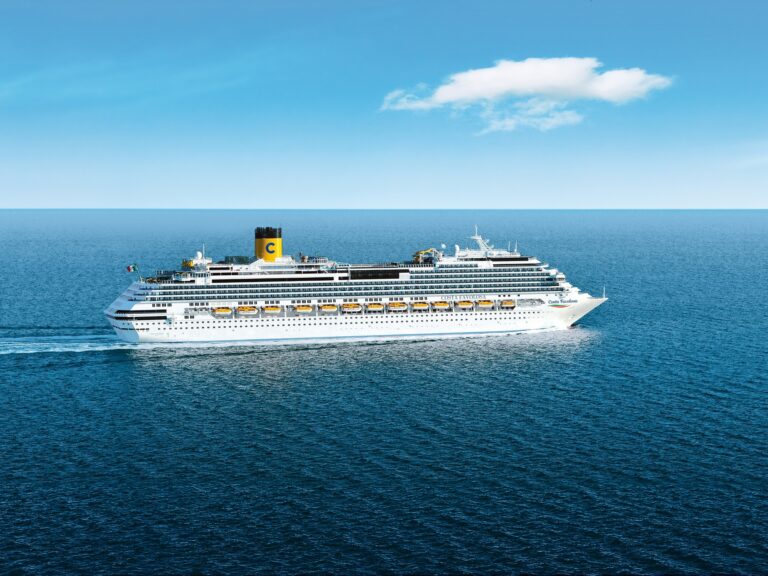 Un Crucero Transatlántico: 400 Inmigrantes y sus Descendientes Regresan a sus Raíces Españolas e Italianas