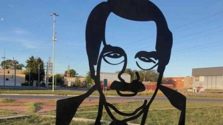 Google Maps Confunde Monumento a Alfonsín con Homenaje a Saddam Hussein