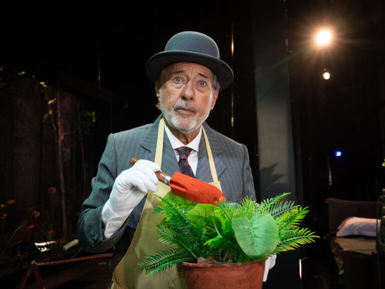 Guillermo Francella debuta en teatro con ‘Desde el jardín’: ‘Este es mi personaje más alto, no me queda nada’