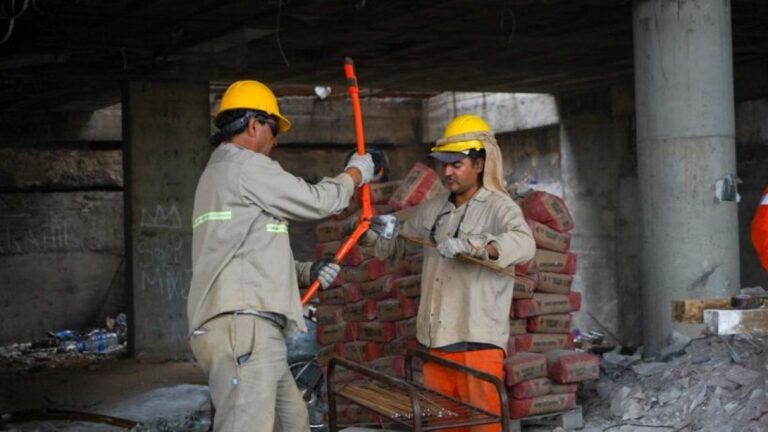 Construyen un muro de 250 metros para cerrar ‘La Mole’ tras el desalojo de 19 personas