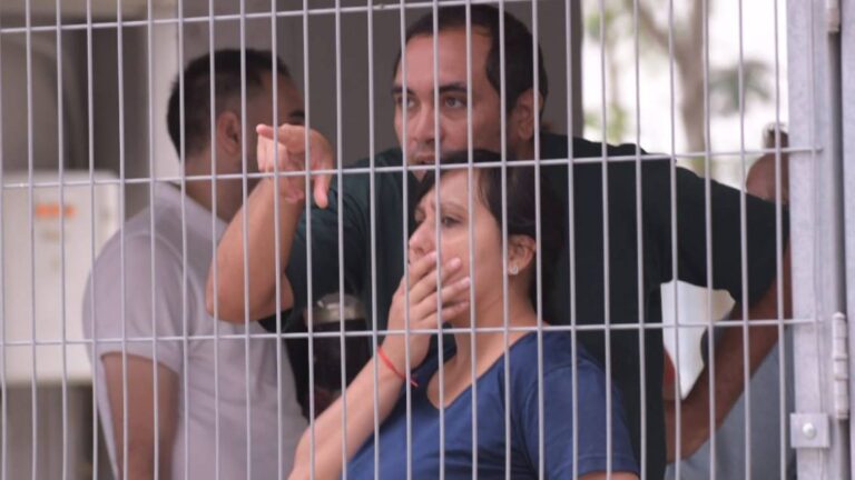 Evacuación de Familias en la Torre A de Parque Patricios por Riesgo de Colapso