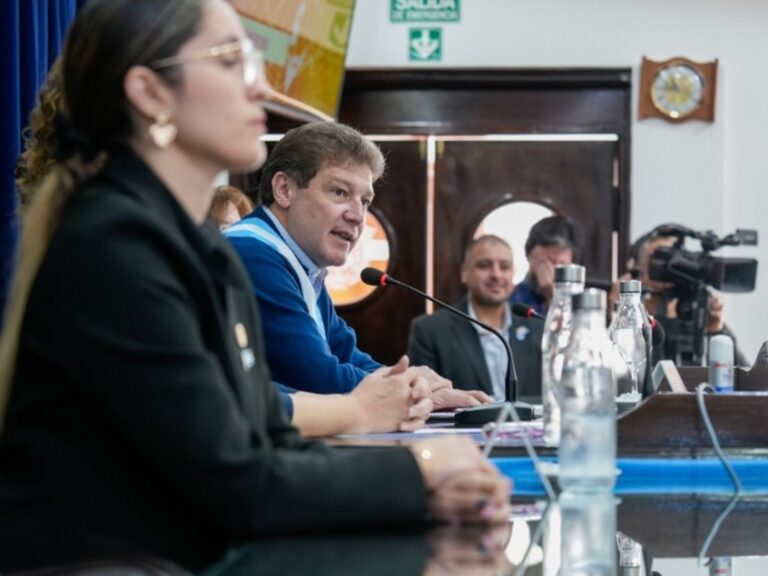 Escándalo en Tierra del Fuego: Gobernador convoca elección constituyente, pero la Legislatura la revoca a las 4 AM y se anuncia veto