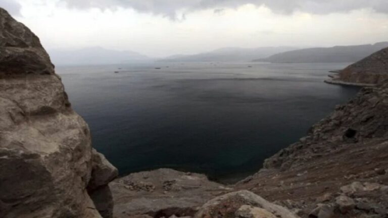 Irán cierra el Estrecho de Ormuz: especialistas advierten sobre un impacto global