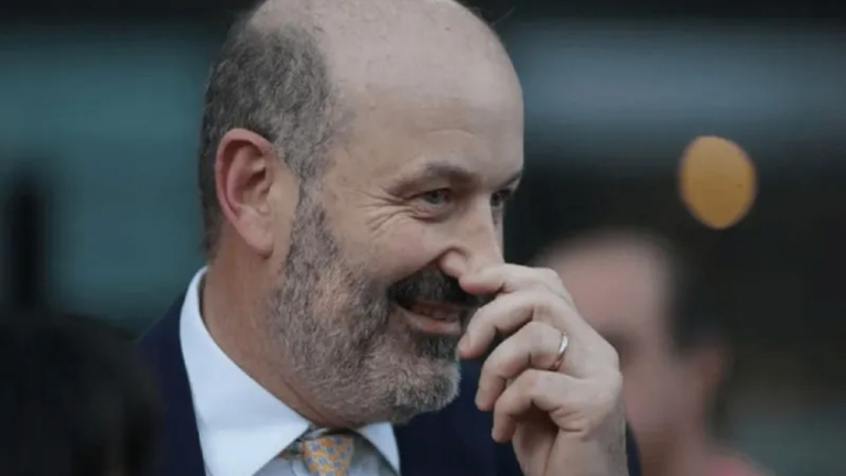 El Controversial Padre de las Reformas: La Portada de NOTICIAS