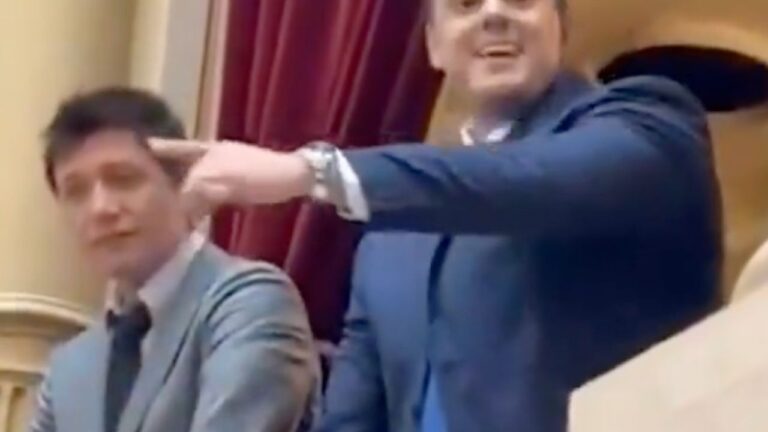 Divertido Video del Gordo Dan y Santiago Caputo en Diputados