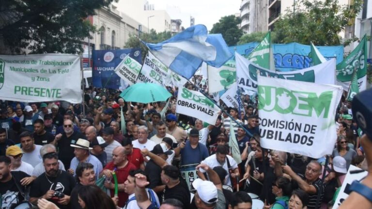 Marcha de gremios en Córdoba contra la reforma jubilatoria