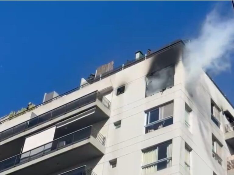 Incendio en Belgrano deja dos heridos