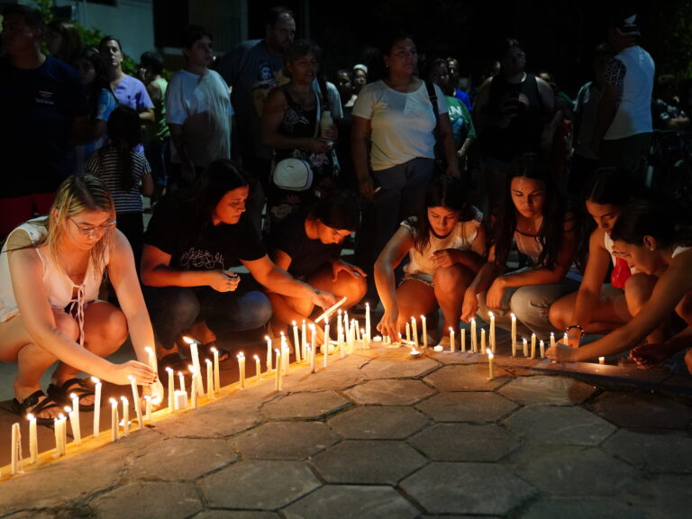 Marcha en San Cristóbal: Homenaje y justicia por el joven asesinado en la escuela