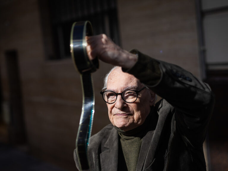 Fallece a los 88 años Rómulo Berruti, el icónico periodista y crítico de cine de «Función Privada»