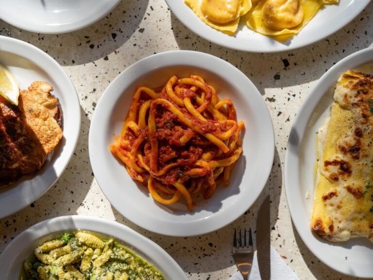 10 excelentes restaurantes para almorzar con bebida por menos de 20 mil pesos