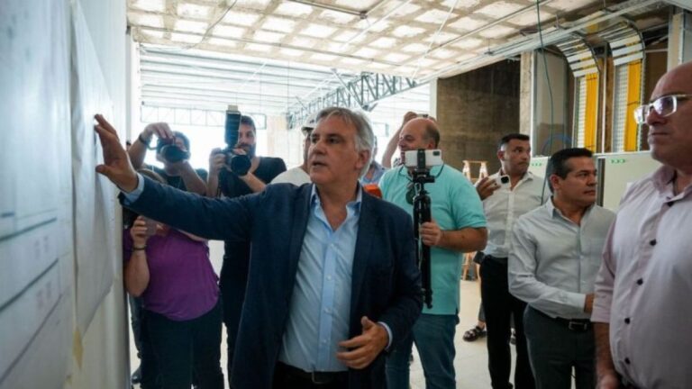 Llaryora sobre la crisis docente: ‘Nadie llega a fin de mes’
