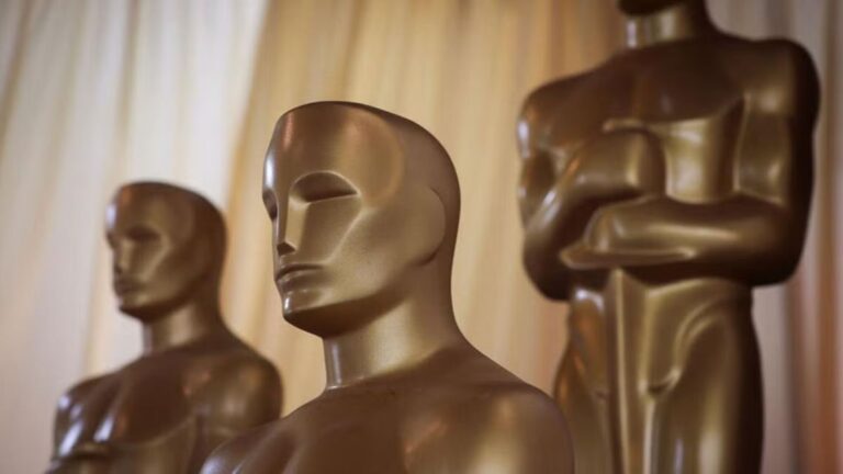 ¡El gran momento ha llegado! La alfombra roja brilla en el Dolby Theatre para los Oscars.
