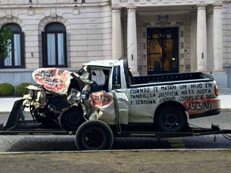 Tras la trágica muerte de su hijo en un accidente, toman una sorprendente decisión