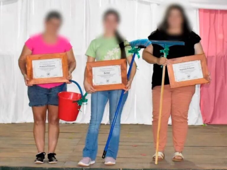 Municipalidad Obsequia Baldes y Escobas en el Día de la Mujer