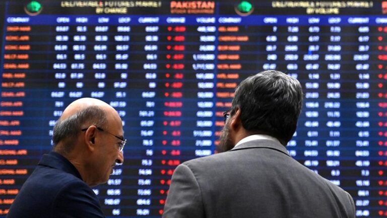 Riesgo País cae a 496 puntos tras mejora de Fitch Ratings