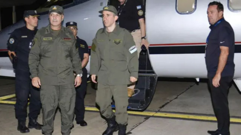 Las Impactantes Fotos del Regreso de Nahuel Gallo a Argentina: ¡Cambio de Look Incluido!