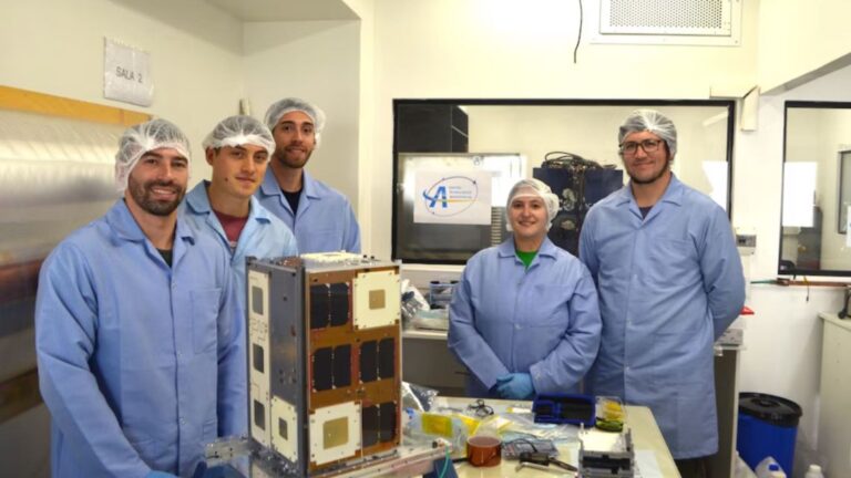 Córdoba a la Luna: Operación del Satélite Argentino ATENEA en la Misión Artemis II