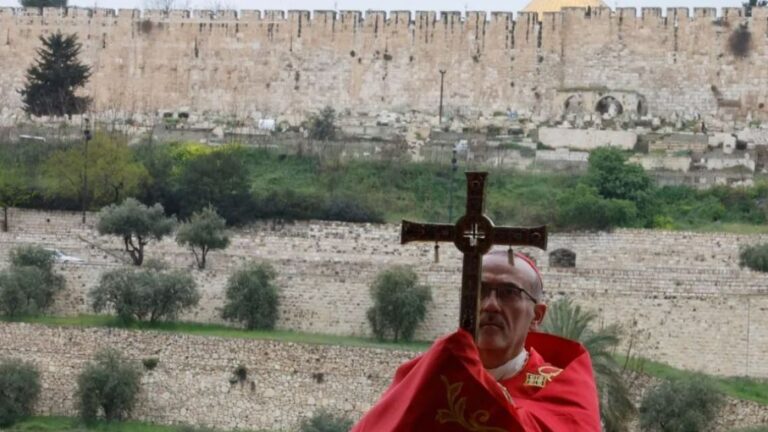 Jerusalén: Bloquean al Patriarca Latino en el Santo Sepulcro y aumentan tensiones diplomáticas por el Domingo de Ramos