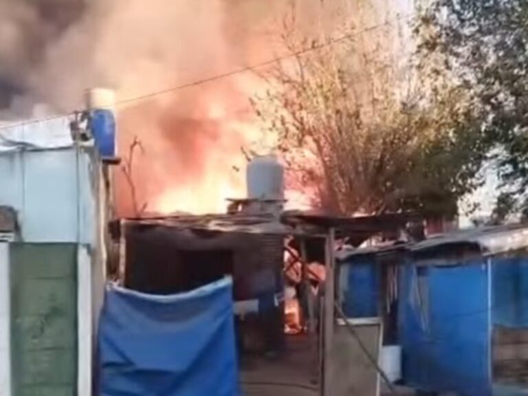 Explosión en Mariano Acosta: Incendio de depósito provoca cientos de garrafas volando