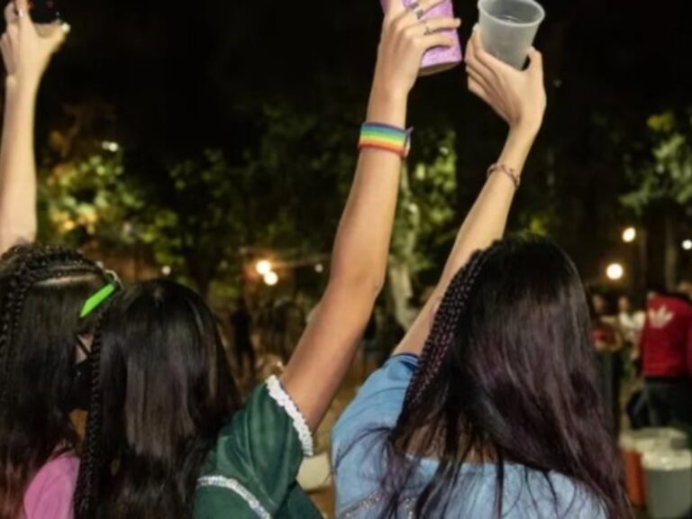 Adolescente de 17 años es hospitalizada por intoxicación alcohólica durante una fiesta.