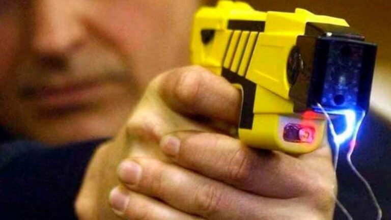 Video: El uso de pistolas Taser en Santa Fe