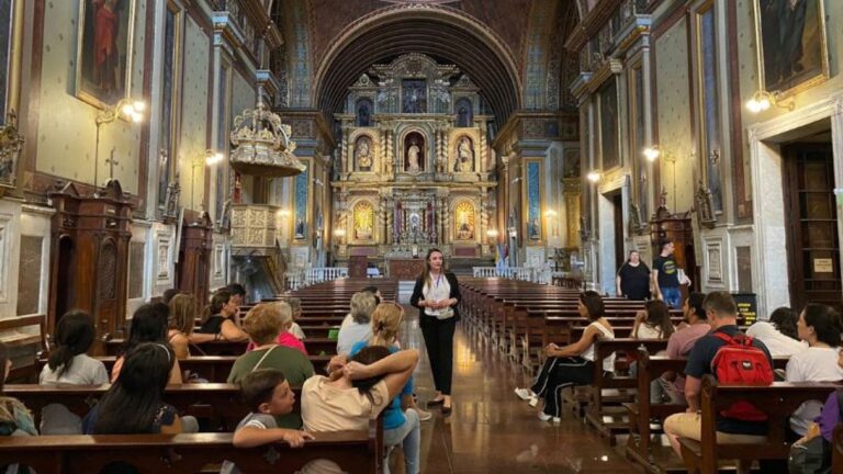 Córdoba Capital: Descubre la Huella del Cura Brochero en una Visita Guiada