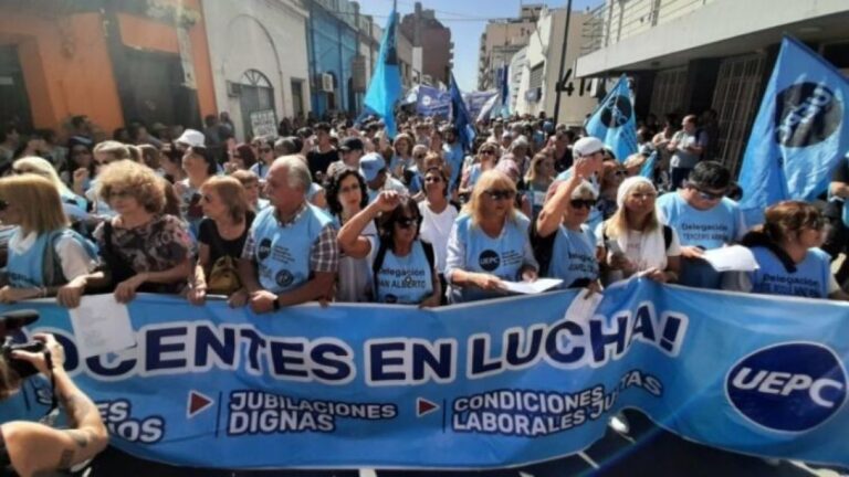 Córdoba: 7 de cada 10 docentes afirman que sus ingresos no les alcanzan para llegar a fin de mes