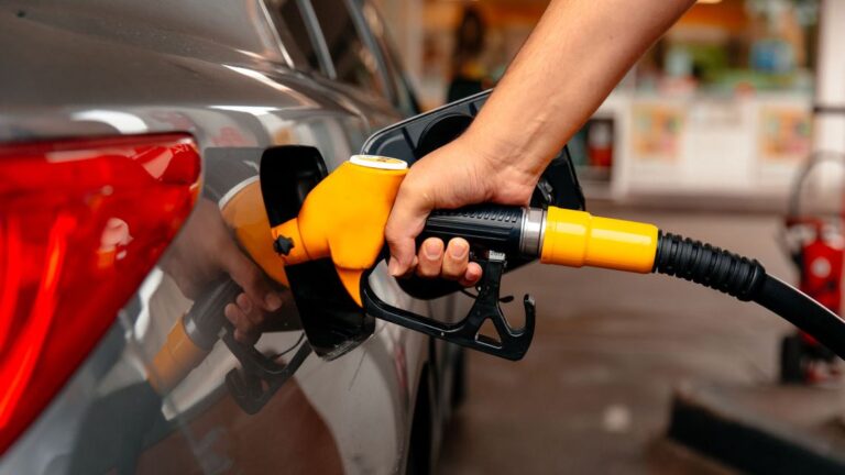 Inflación en el interior: Combustible aumenta hasta un 25%, advierte Fundación Colsecor