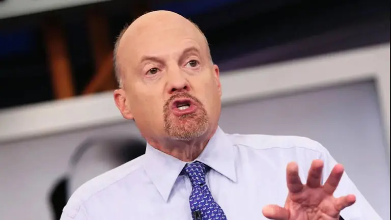Jim Cramer criticando el oro y Bitcoin