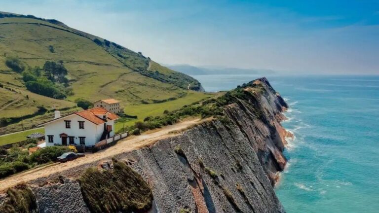 Descubre el País Vasco: Alta Gastronomía y una Costa de Ensueño
